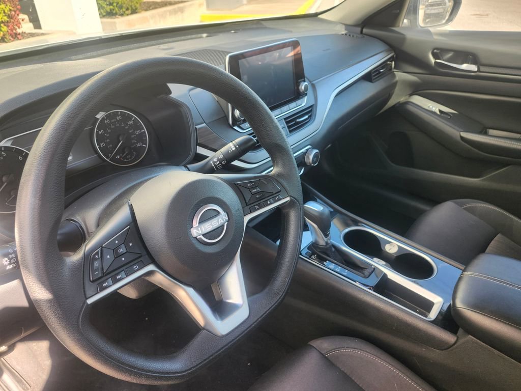 Used 2024 Nissan Altima 2.5 SV image 8