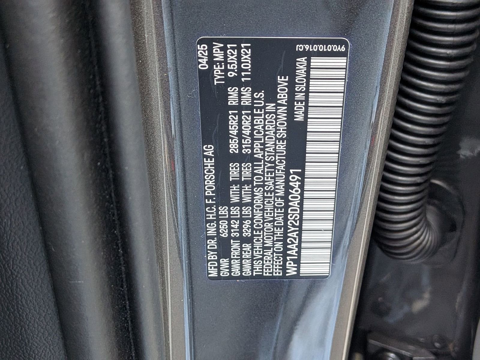 Certified 2025 Porsche Cayenne AWD/4WD image 30