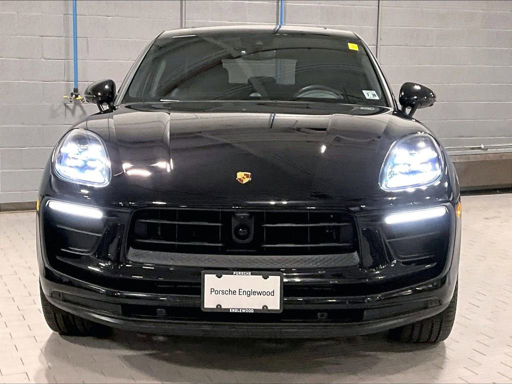 Used 2025 Porsche Macan image 8