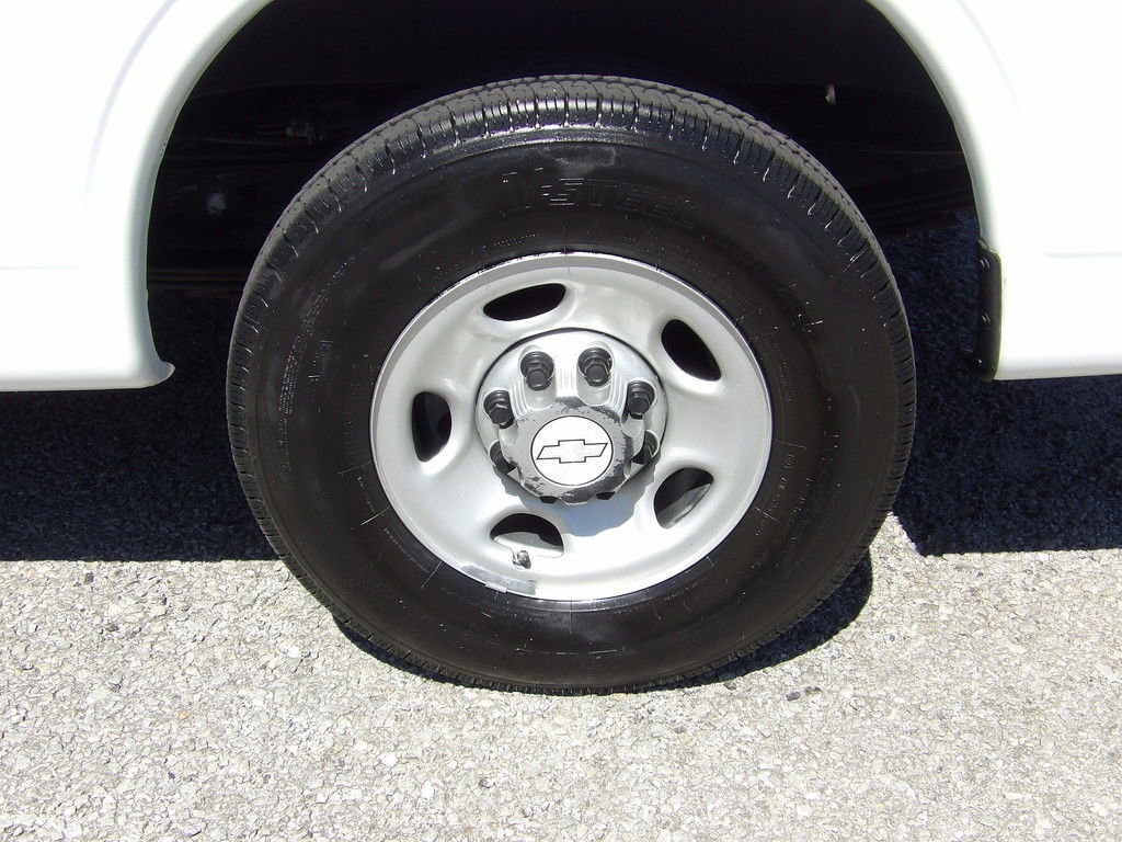 Used 2017 Chevrolet Express 2500 image 47