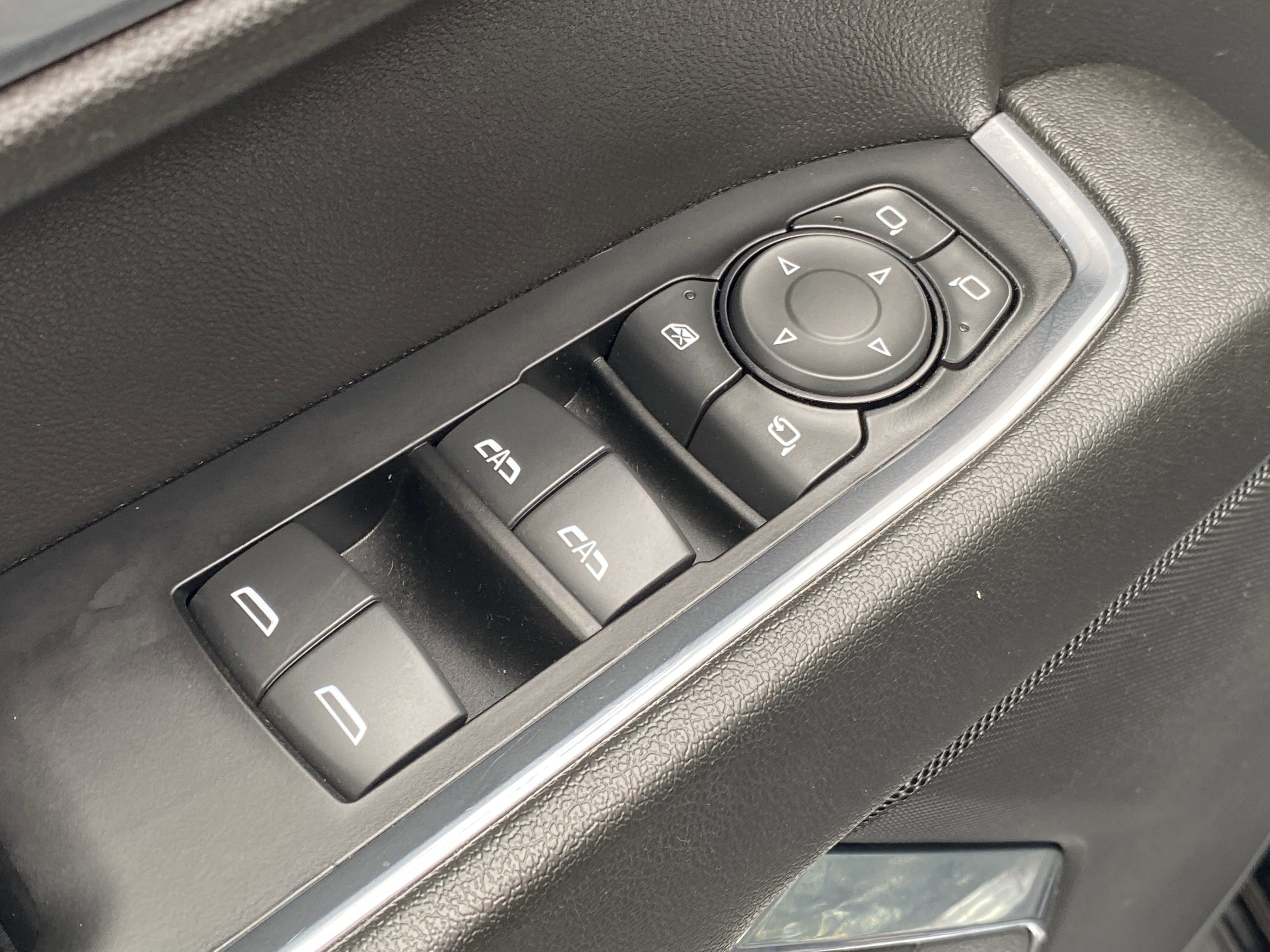 Used 2024 GMC Sierra 1500 SLT image 18