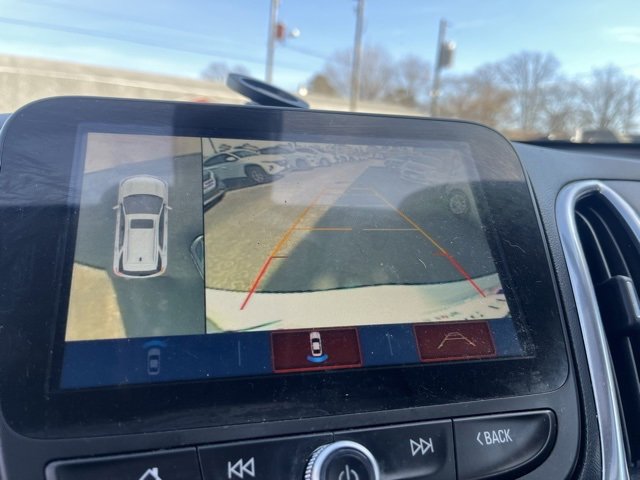 Used 2018 Chevrolet Equinox Premier image 2