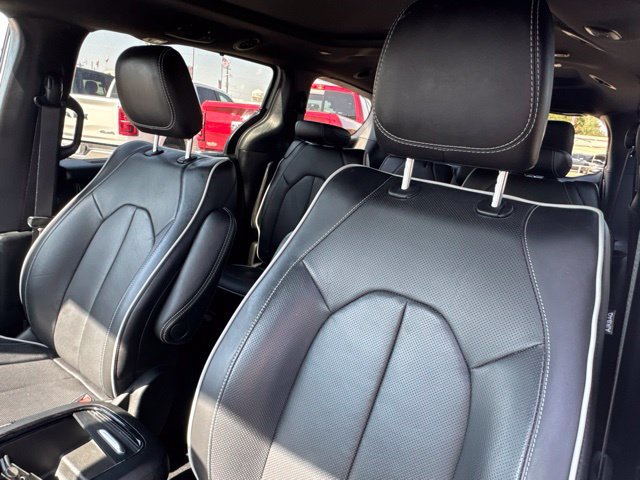 Used 2026 Chrysler Pacifica Limited FWD image 11