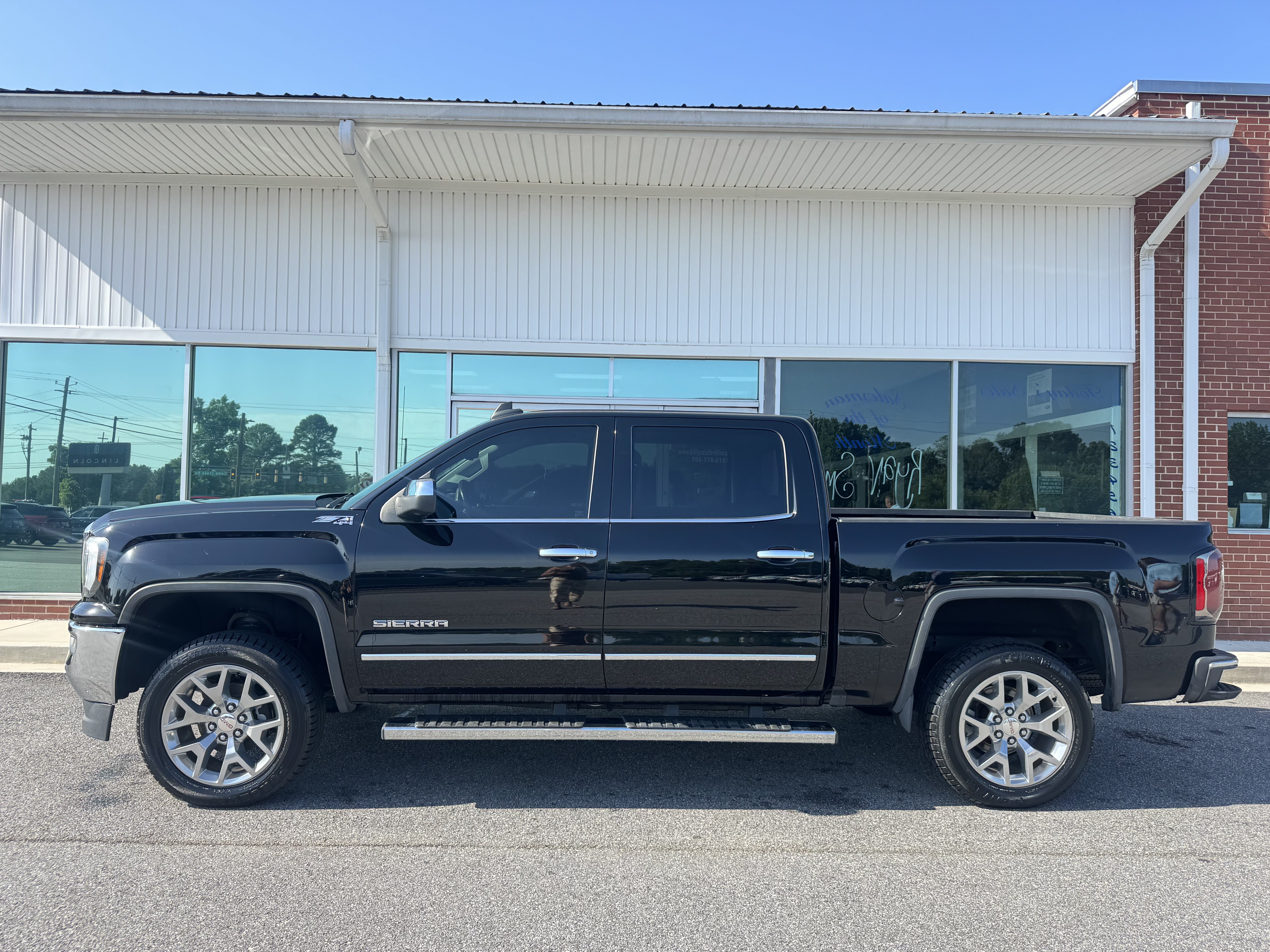 Used 2018 GMC Sierra 1500 SLT AWD/4WD image 1