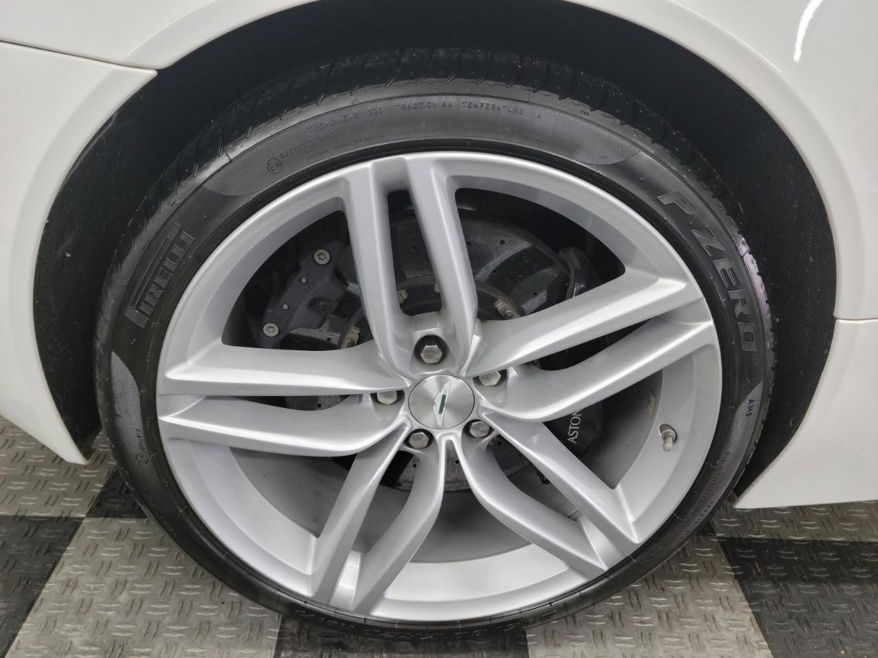 Used 2014 Aston Martin DB9 Volante RWD image 21