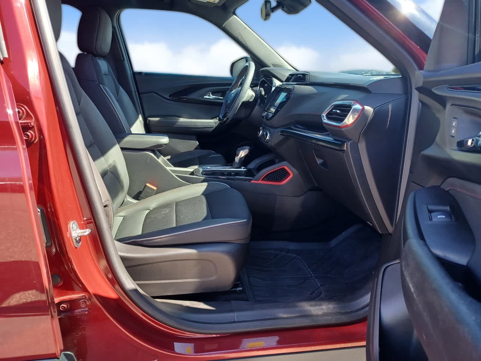 Used 2023 Chevrolet TrailBlazer RS w/ Convenience Package FWD image 17