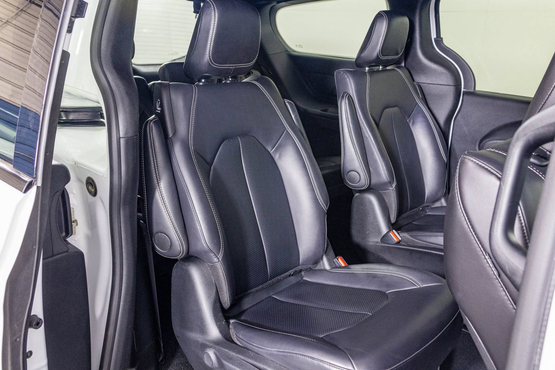 Used 2024 Chrysler Pacifica Limited FWD image 43