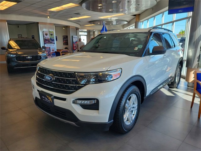 Certified 2023 Ford Explorer XLT w/ Equipment Group 202A image 3