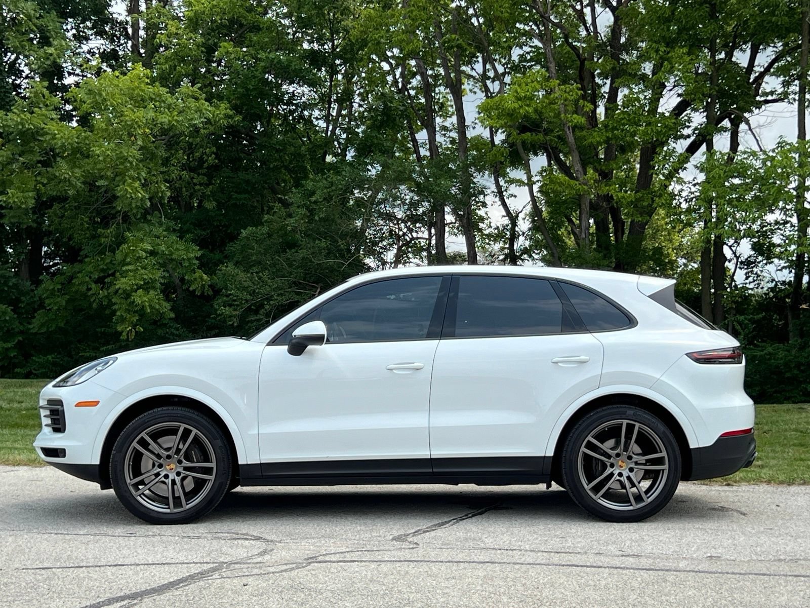 Certified 2023 Porsche Cayenne Platinum Edition AWD/4WD image 2