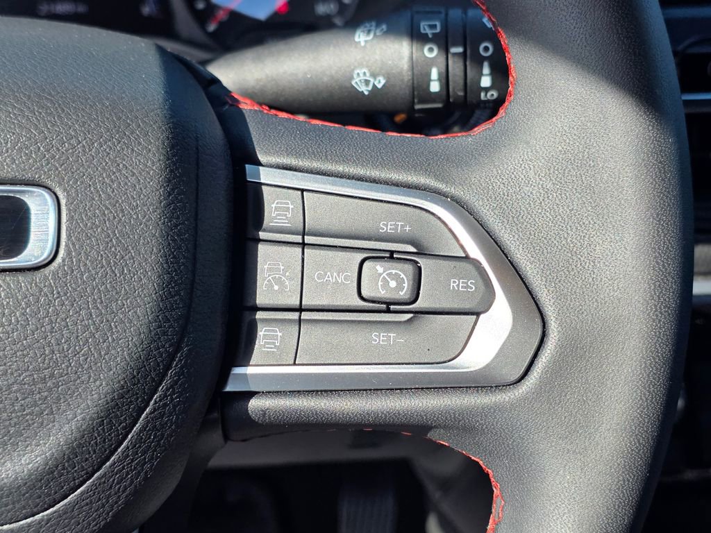 Used 2025 Jeep Compass Trailhawk image 18