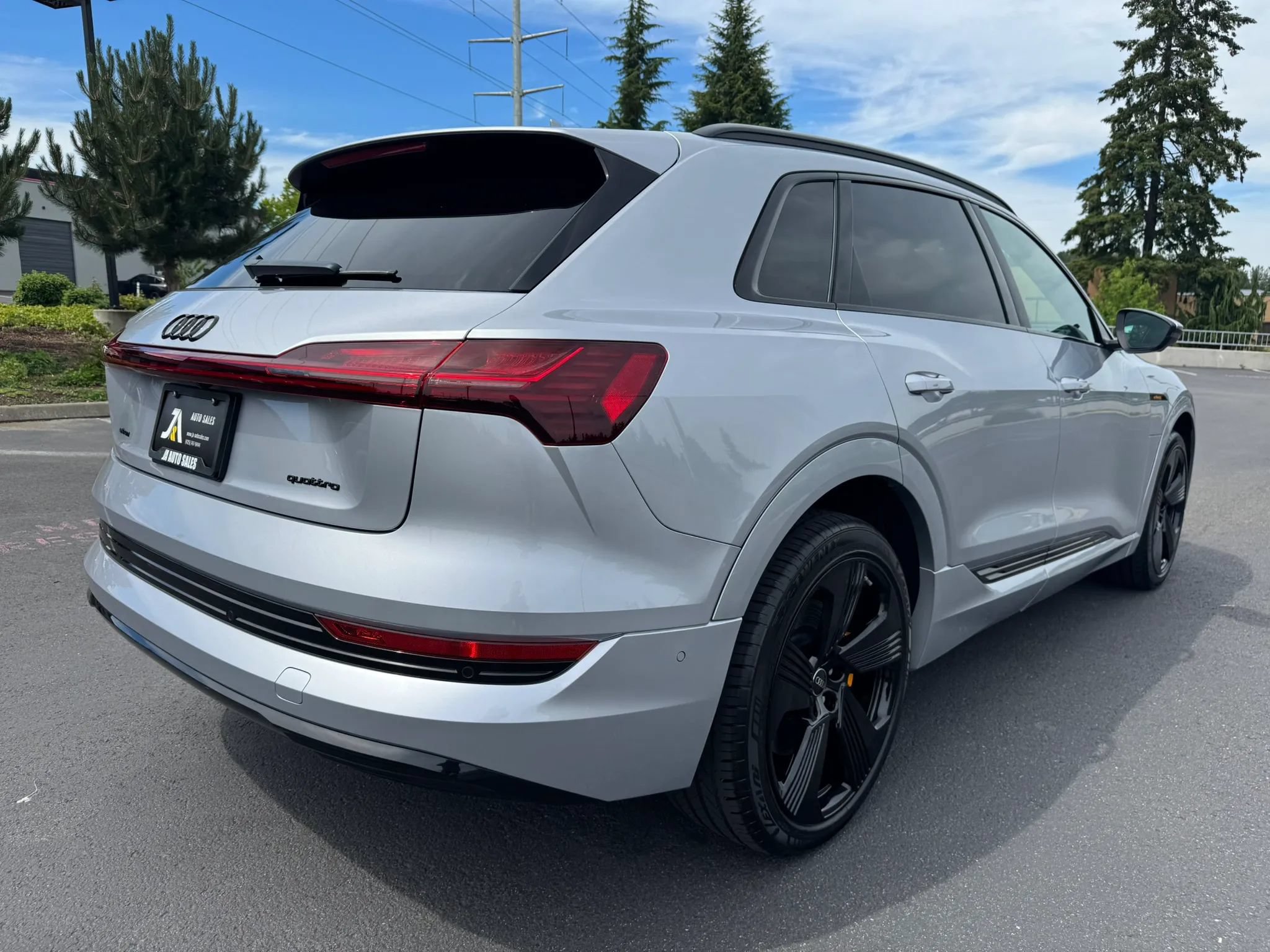 Used 2022 Audi e-tron Premium Plus w/ Premium Plus Package AWD/4WD image 10