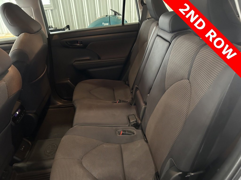Used 2023 Toyota Highlander LE image 11