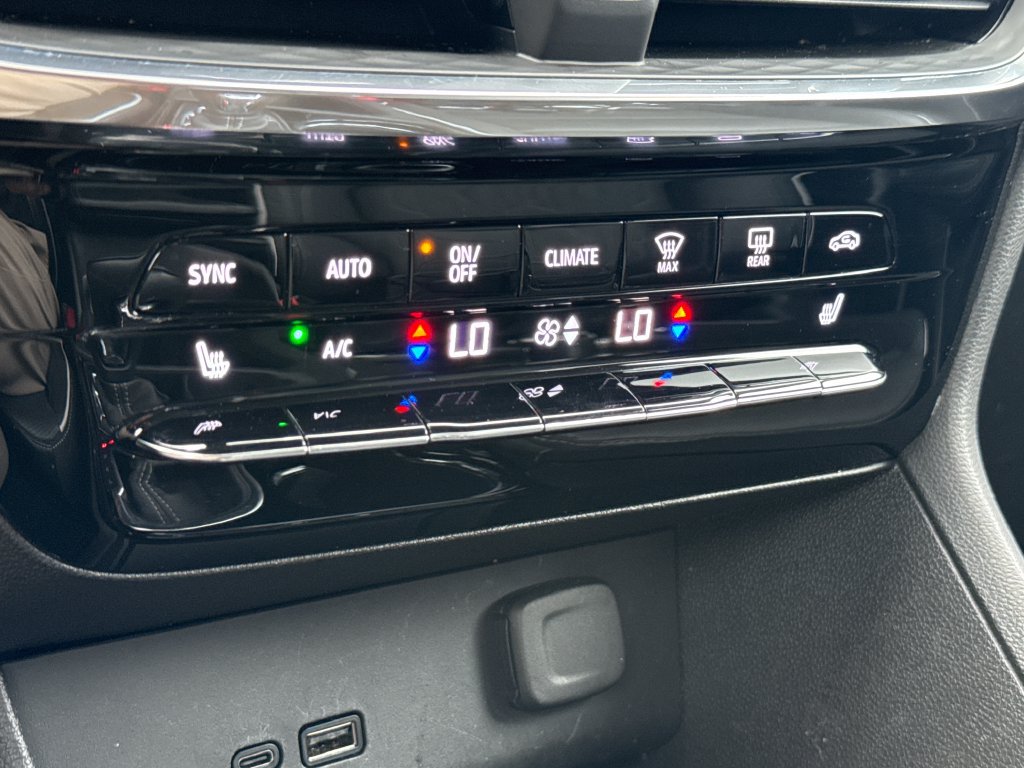 Certified 2024 Buick Encore GX Avenir FWD image 24