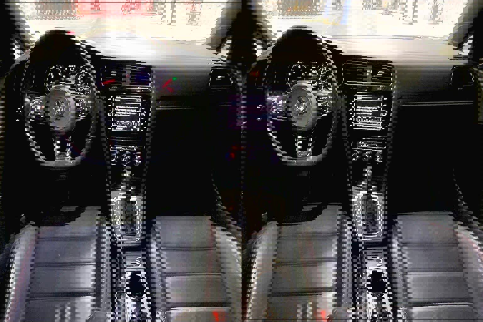 Used 2021 Volkswagen GTI SE image 15