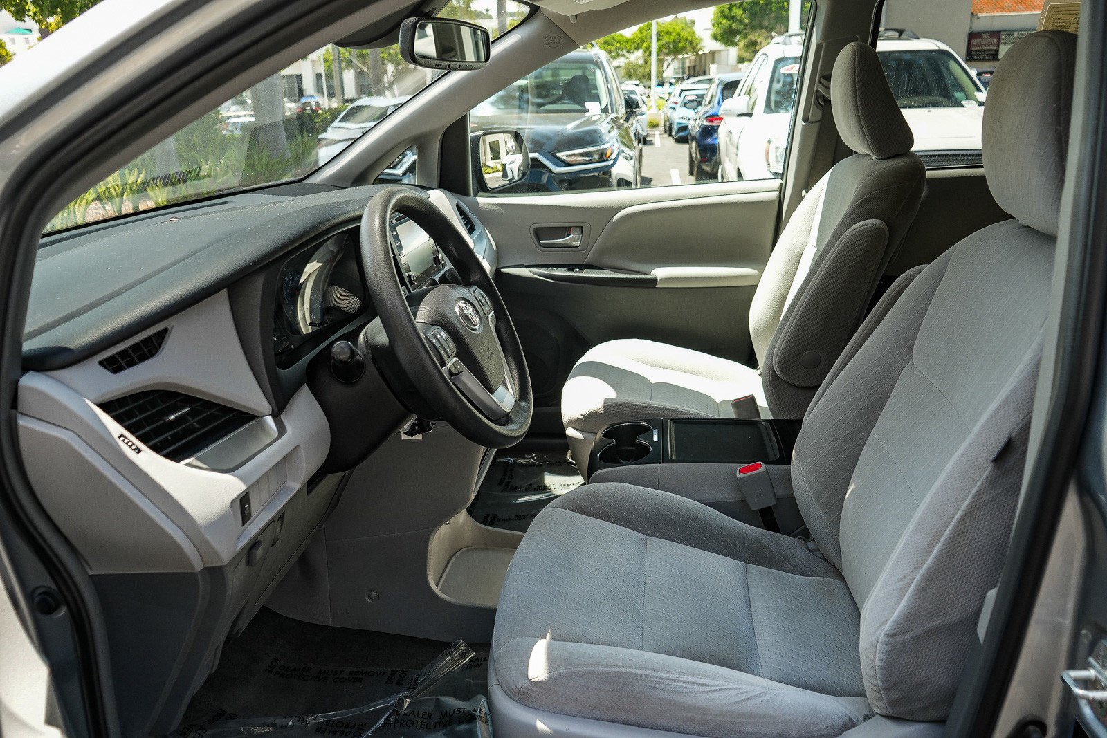 Used 2018 Toyota Sienna LE FWD image 16