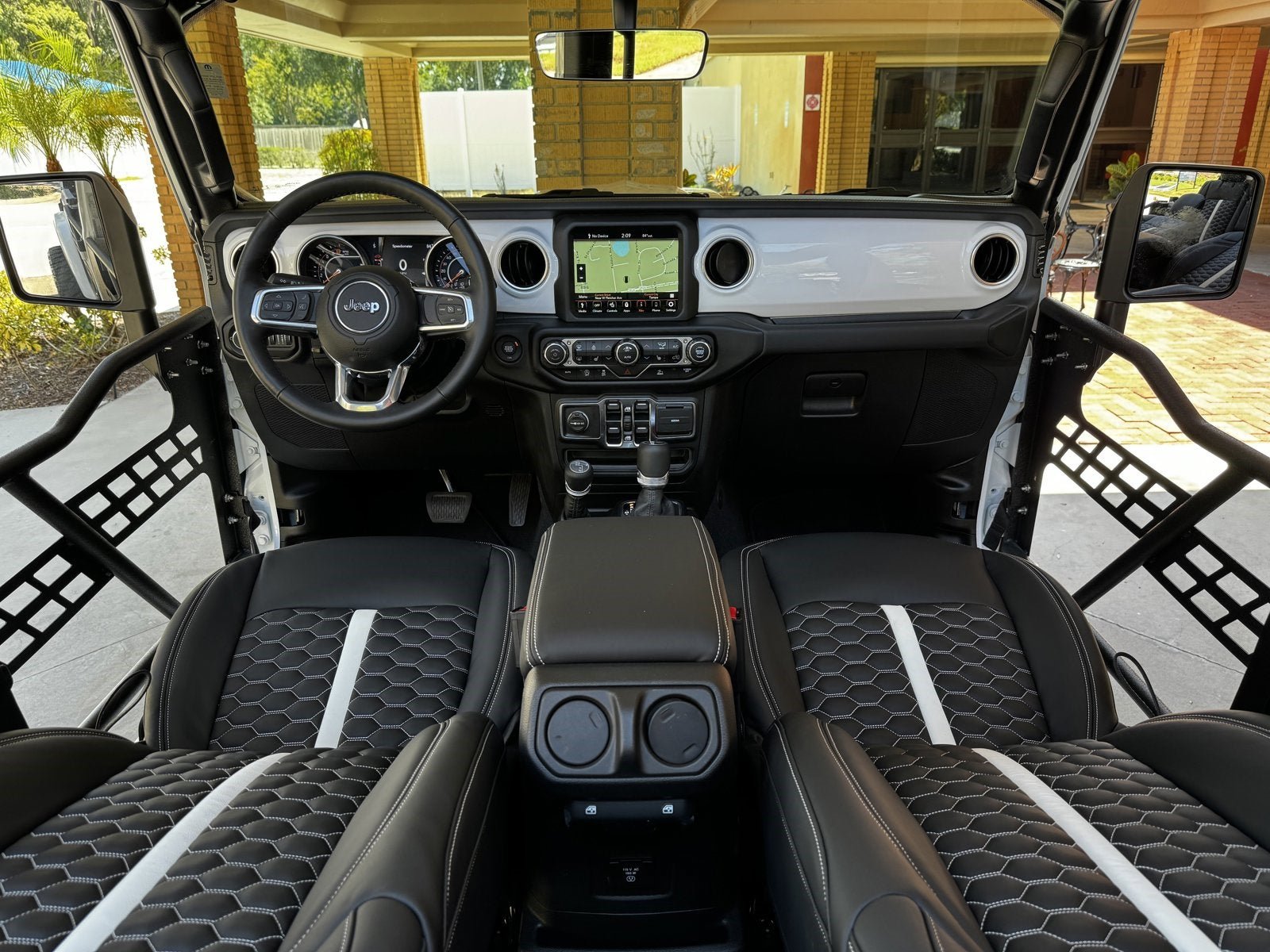Used 2022 Jeep Wrangler Unlimited Sahara AWD/4WD image 28