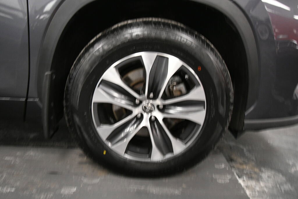 Certified 2023 Toyota Highlander XLE image 34