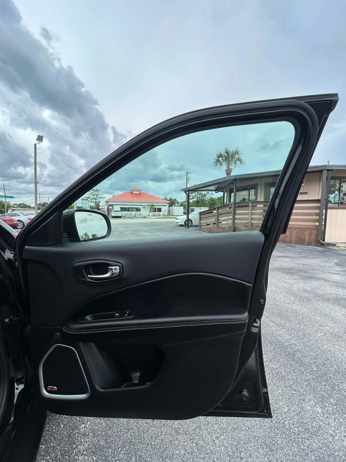 Used 2019 Jeep Compass Latitude w/ Cold Weather Group image 19