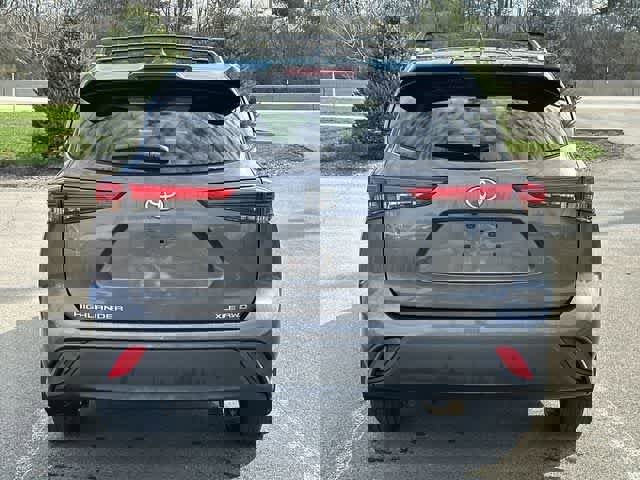 Used 2023 Toyota Highlander XLE image 4