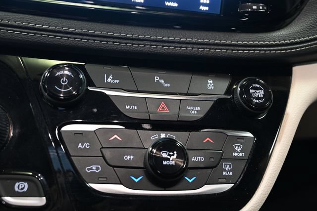 Used 2023 Chrysler Pacifica Limited FWD image 29