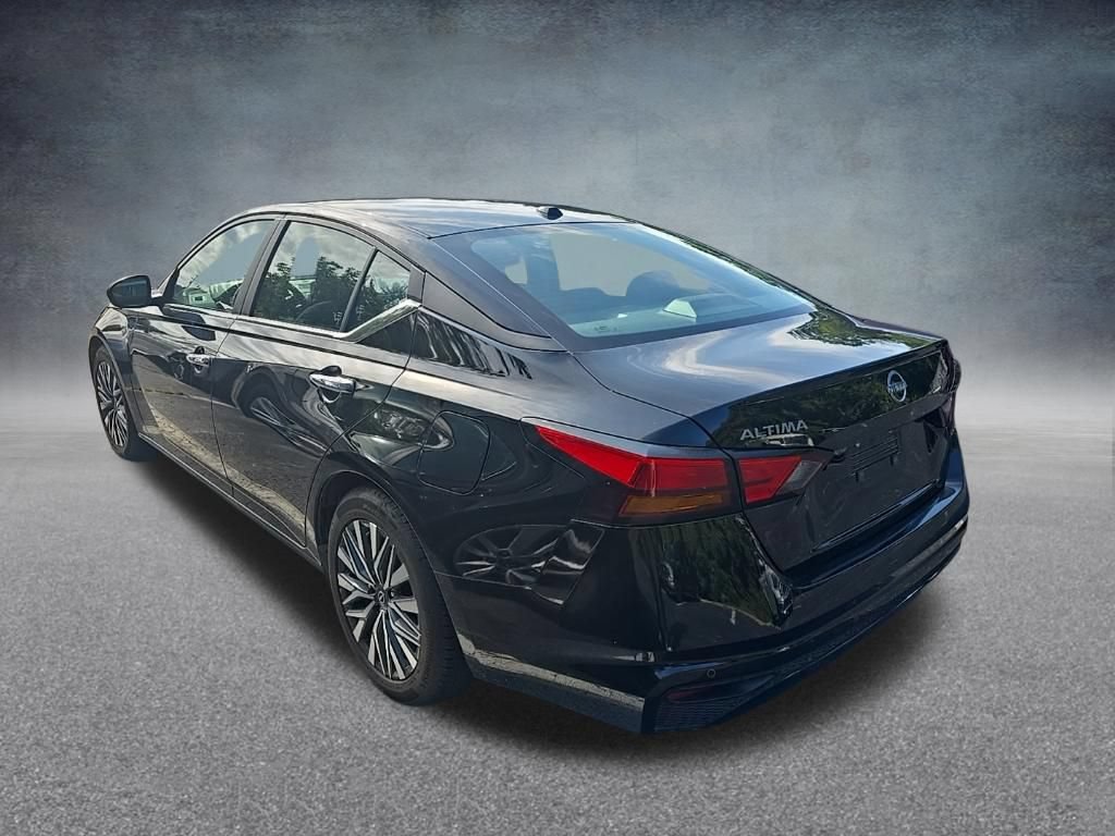 Used 2025 Nissan Altima 2.5 SV FWD image 5