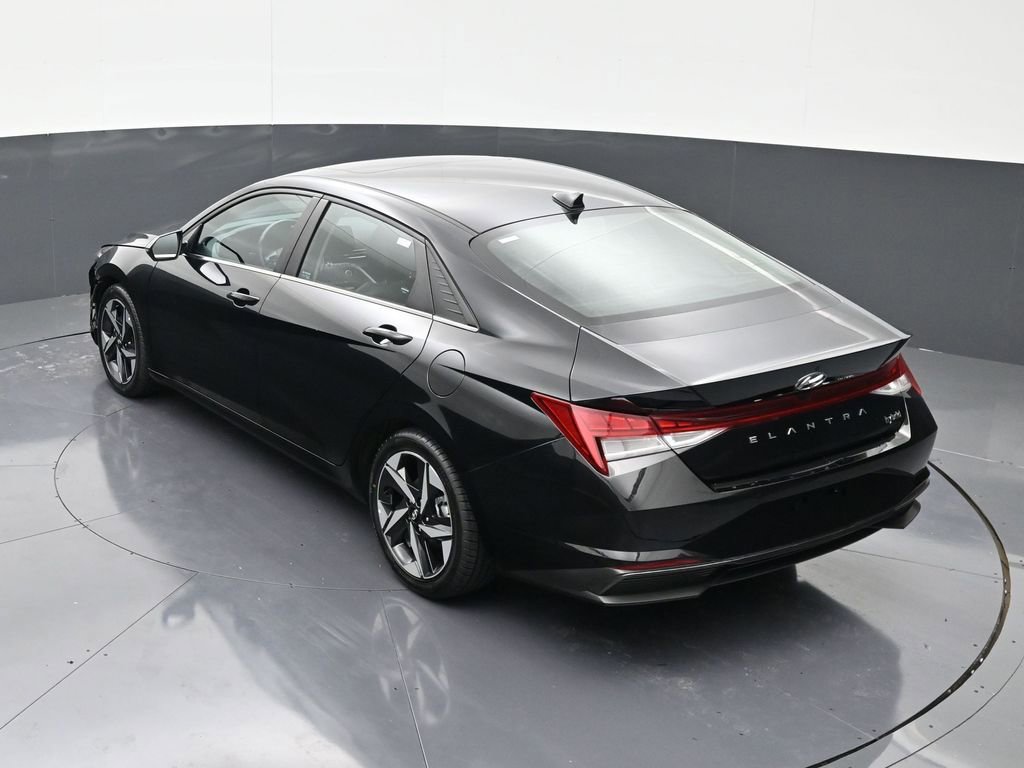Used 2023 Hyundai Elantra Limited w/ Preferred Accessory Package FWD image 14