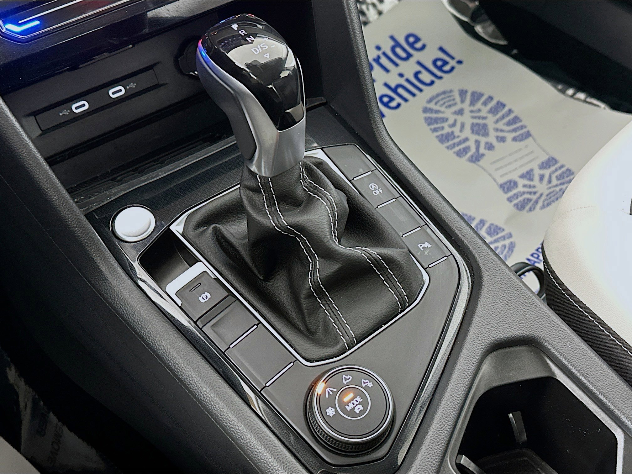 Used 2025 Volkswagen Taos SE w/ Panoramic Sunroof Package image 16