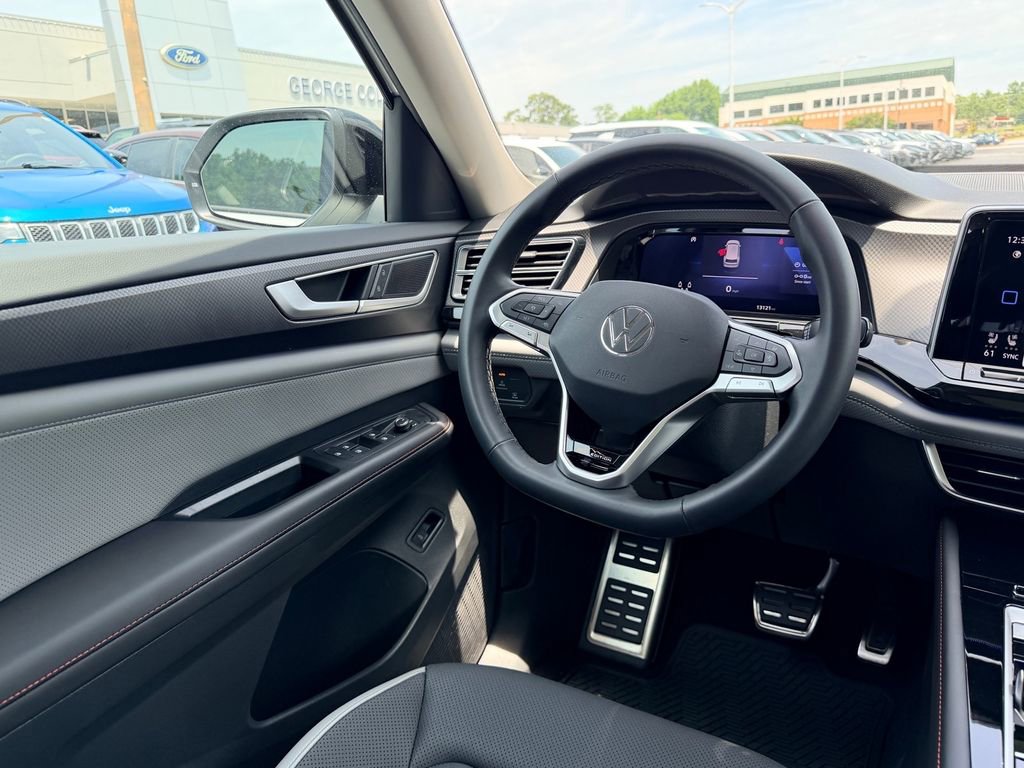 Used 2024 Volkswagen Atlas Peak Edition SEL AWD/4WD image 11