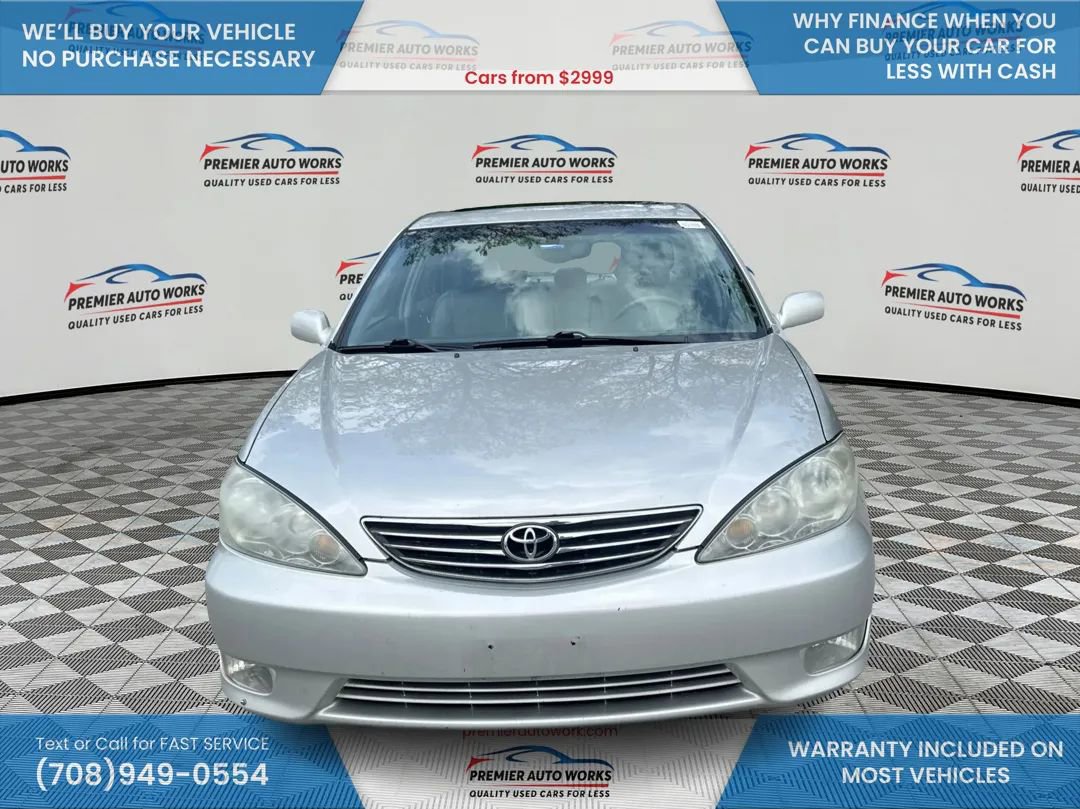 Used 2005 Toyota Camry LE FWD image 2