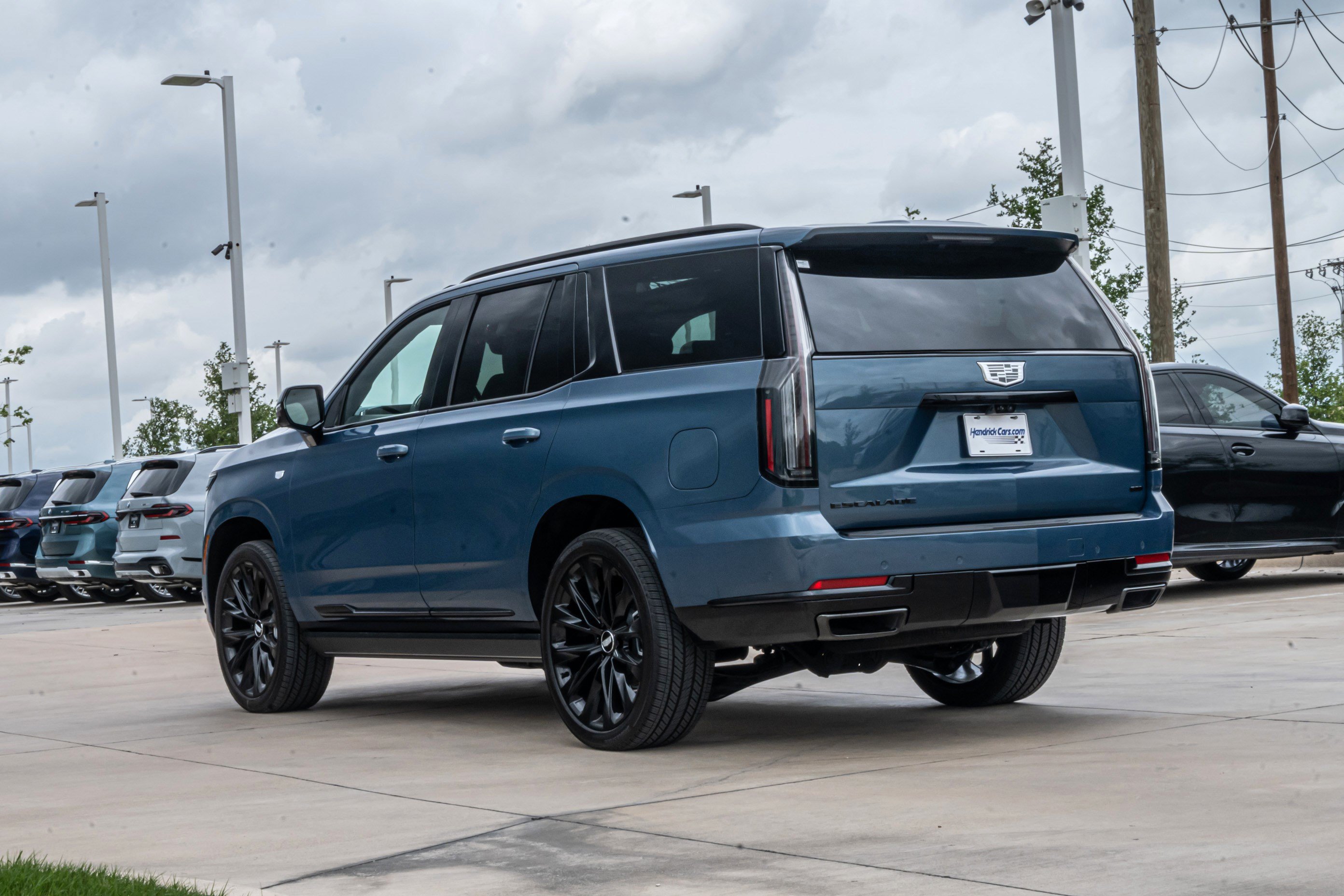 Used 2026 Cadillac Escalade Platinum Sport w/ LPO, ONYX Package AWD/4WD image 7