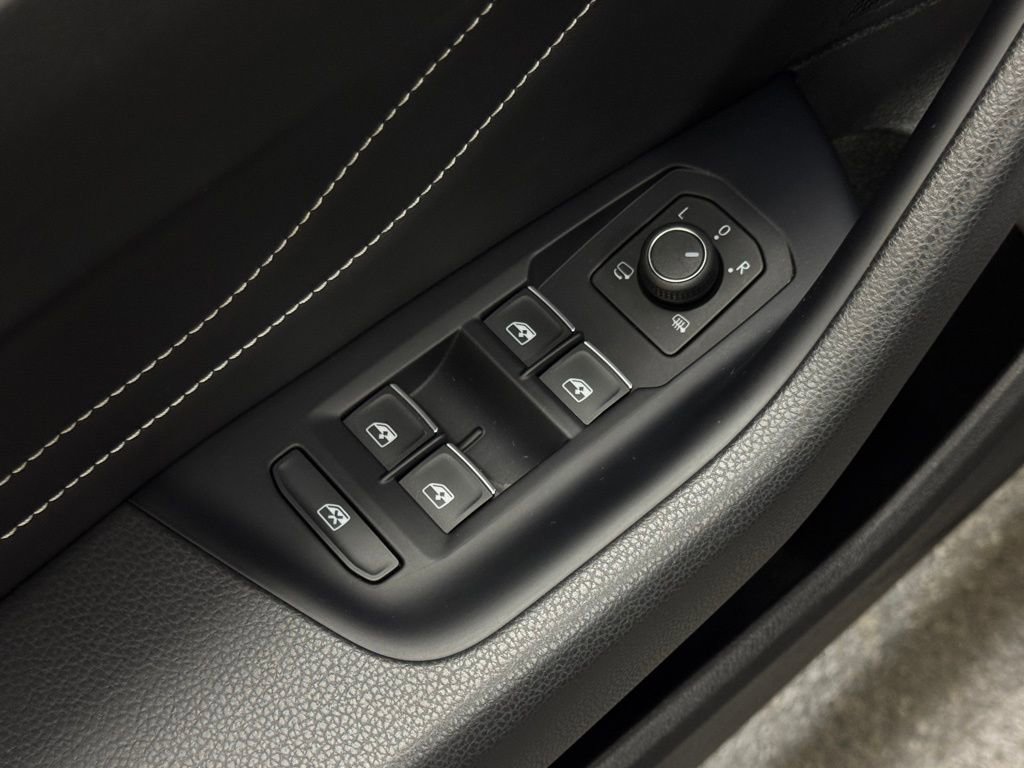 Used 2023 Volkswagen Arteon SEL image 13