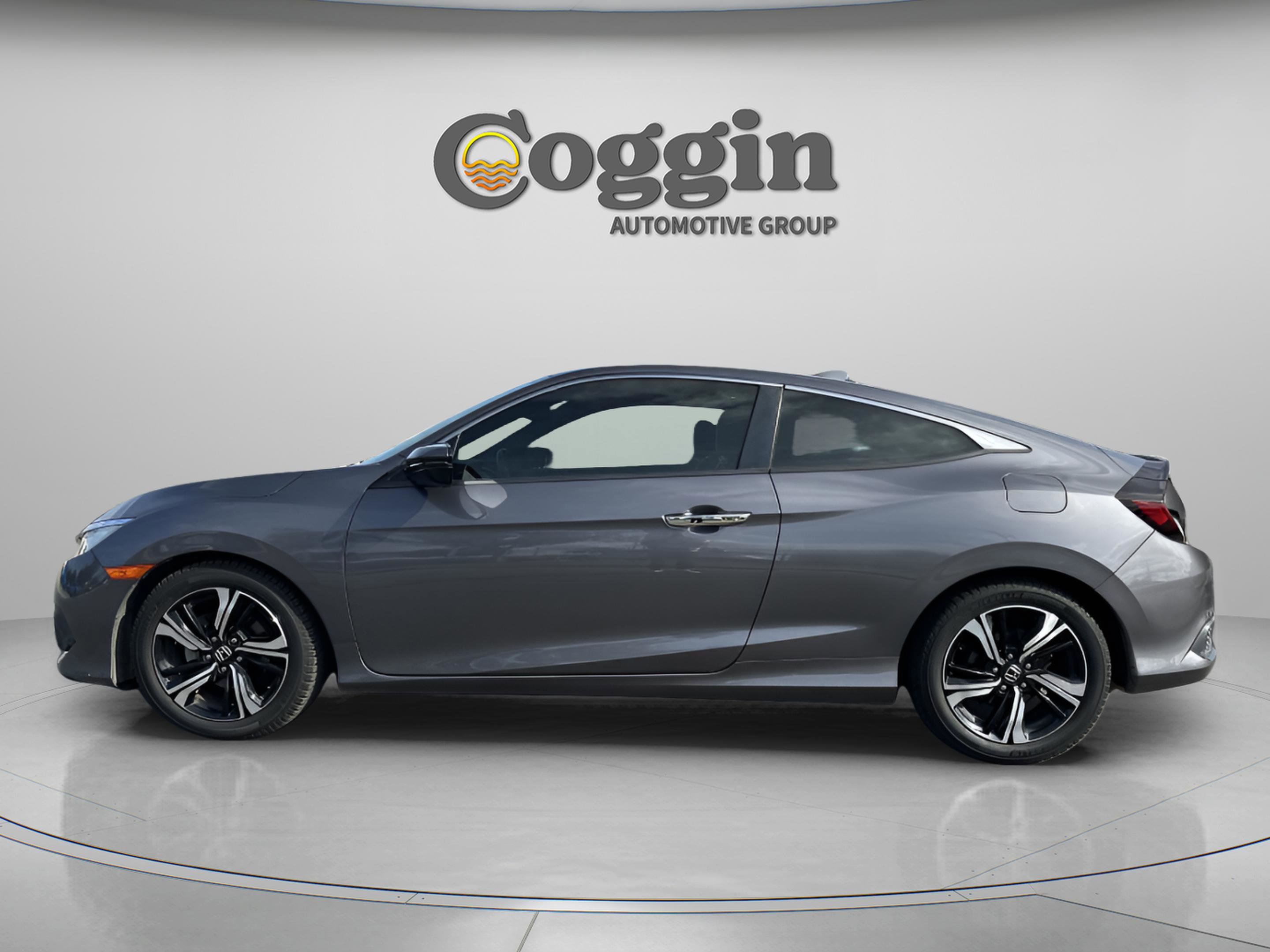 Used 2018 Honda Civic Touring image 3