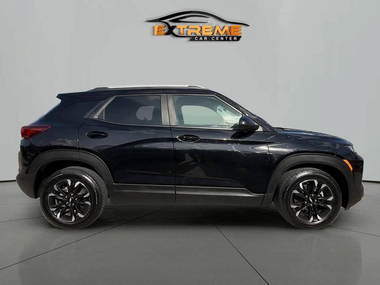 Used 2022 Chevrolet TrailBlazer LT w/ Convenience Package FWD image 9