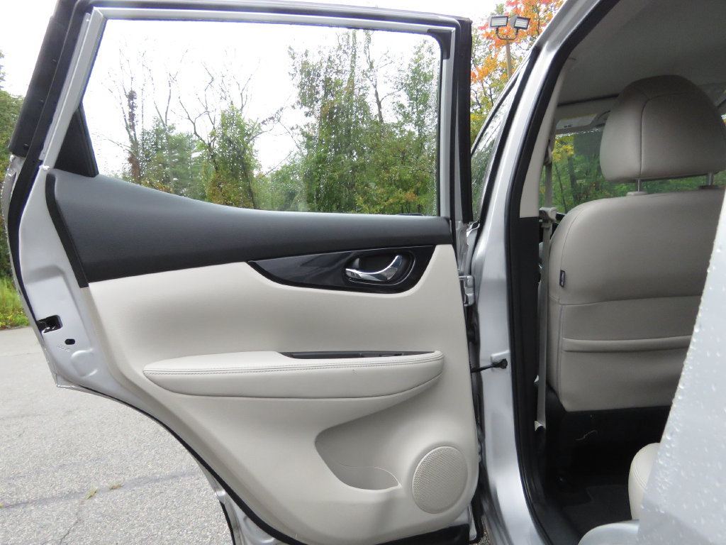 Used 2019 Nissan Rogue Sport SL AWD/4WD image 18
