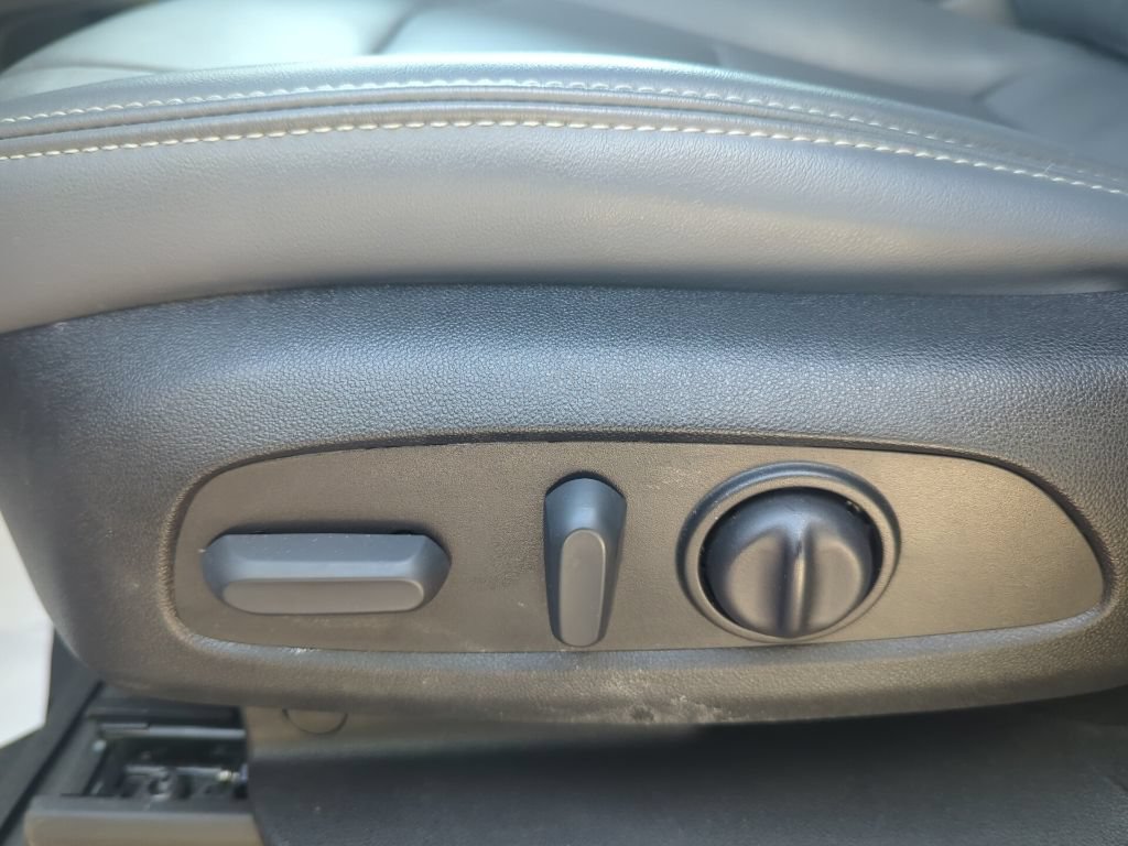 Used 2023 Buick Enclave Essence w/ Sport Touring Edition FWD image 25