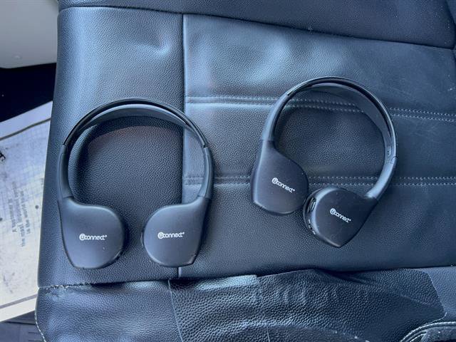 Used 2013 Chrysler Town & Country Touring image 28