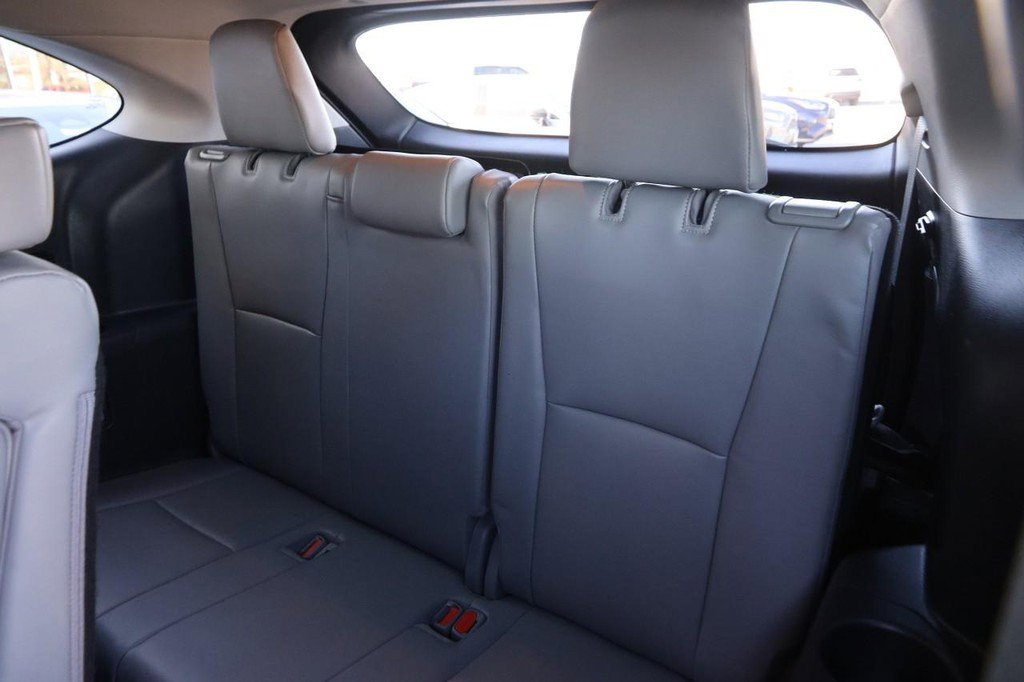 Used 2022 Toyota Highlander XLE image 12