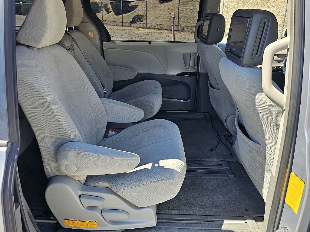 Used 2012 Toyota Sienna LE w/ Preferred Pkg image 22