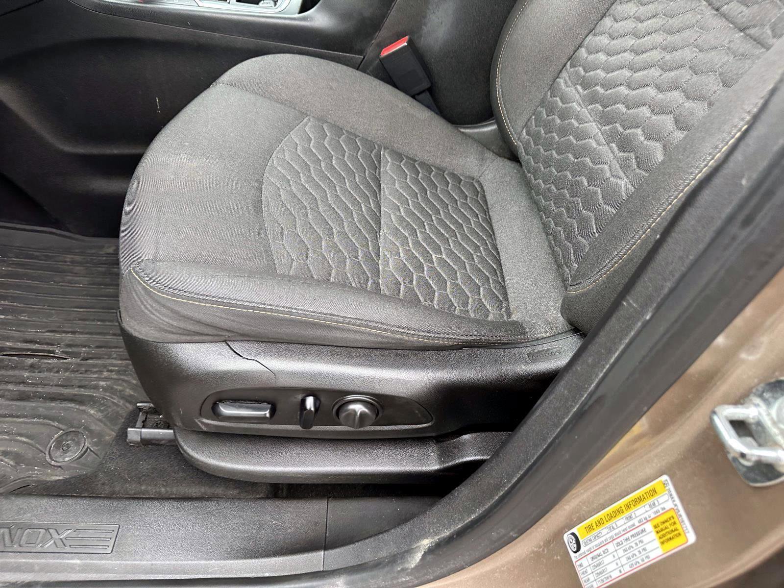 Used 2018 Chevrolet Equinox LT image 17