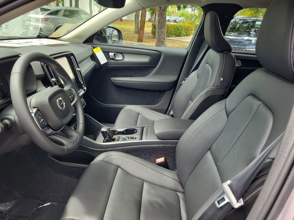 New 2026 Volvo XC40 B5 Core w/ Climate Package AWD/4WD image 7