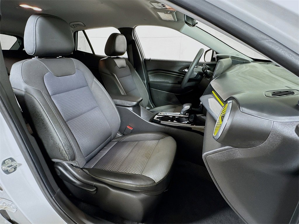 Used 2024 Chevrolet Trax LT image 24