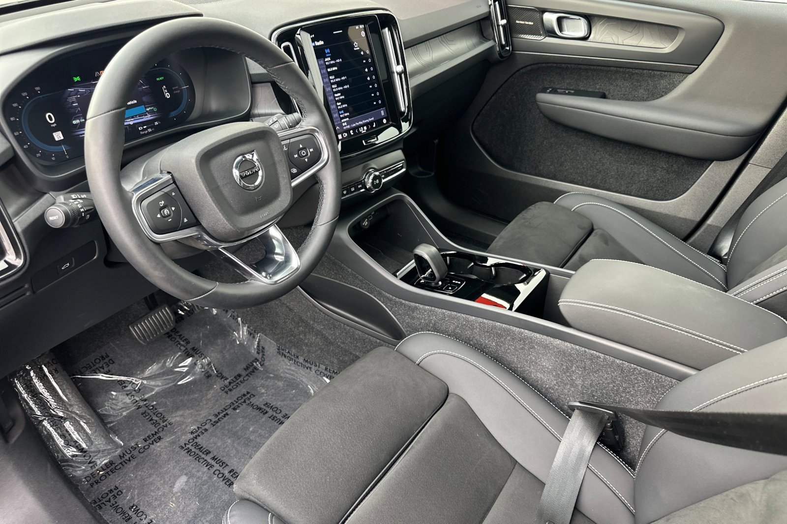 Used 2023 Volvo XC40 Recharge Ultimate w/ Protection Package Premier image 9