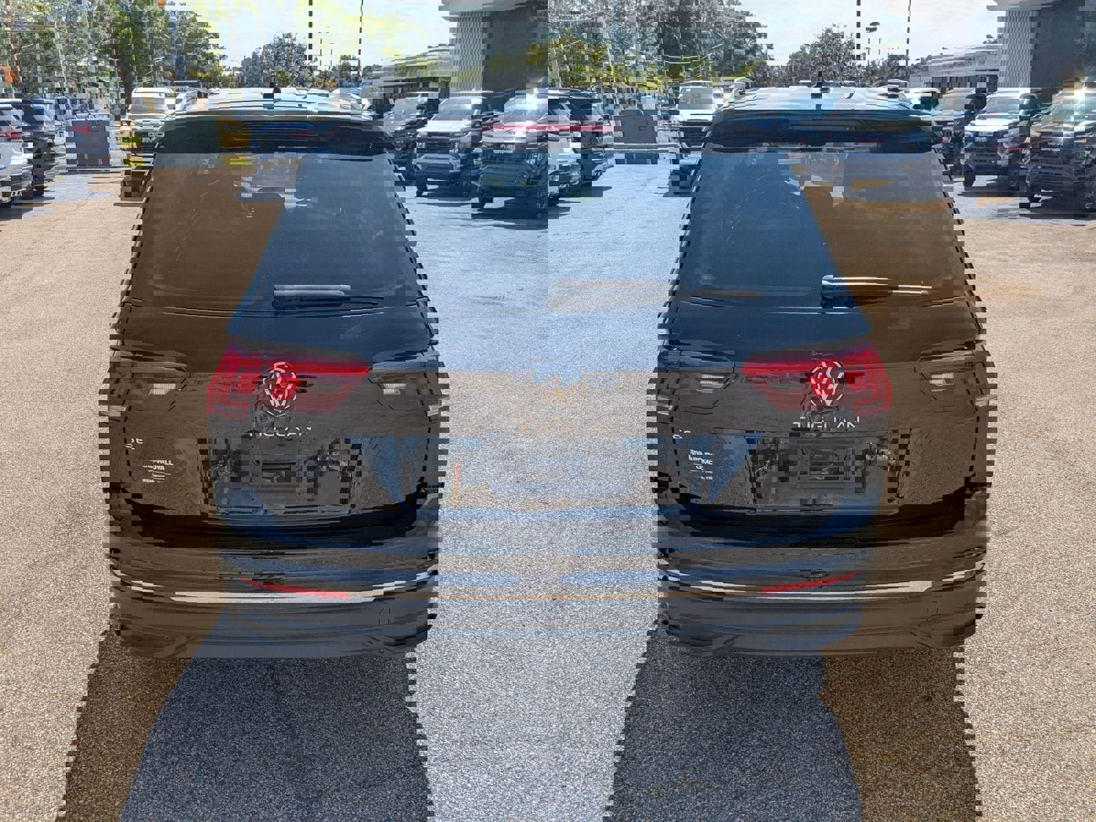 Used 2024 Volkswagen Tiguan SE image 31