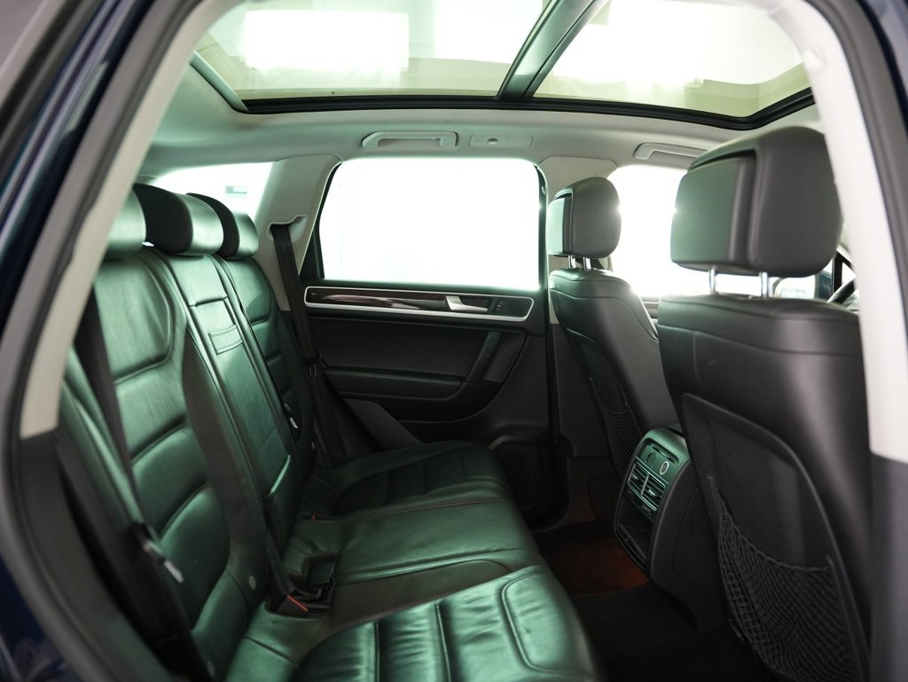 Used 2013 Volkswagen Touareg VR6 image 44