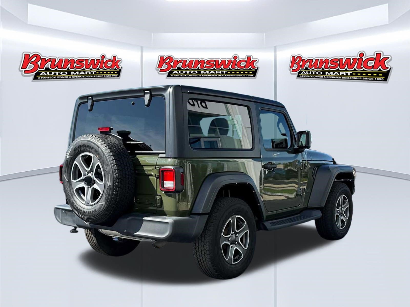 Used 2023 Jeep Wrangler Sport AWD/4WD image 4