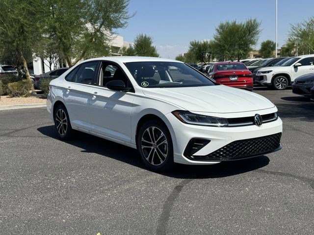 Used 2025 Volkswagen Jetta Sport image 4