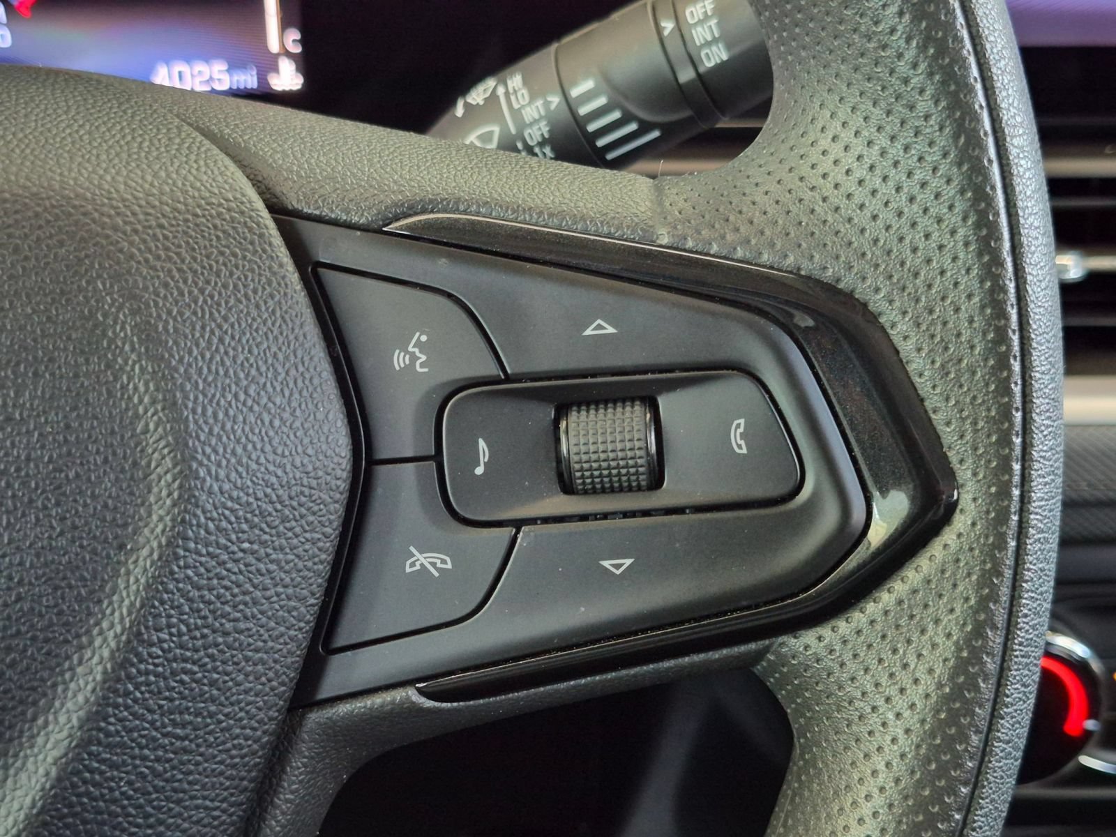 Used 2025 Chevrolet TrailBlazer LS w/ LS Convenience Package FWD image 14