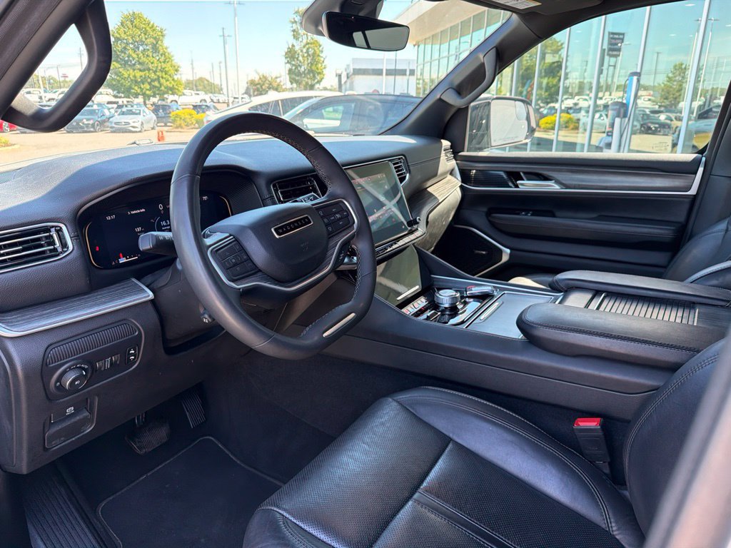 Used 2024 Jeep Wagoneer Series II w/ Flexible Seating Group AWD/4WD image 17