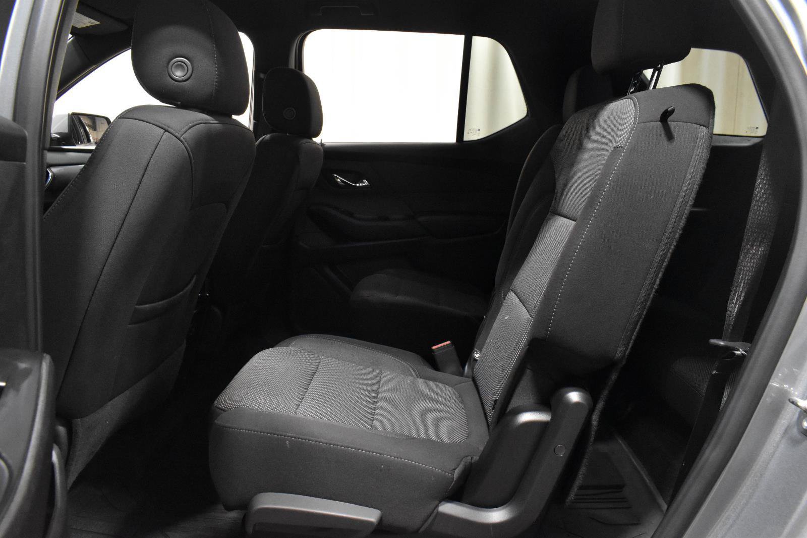 Used 2023 Chevrolet Traverse LT FWD image 8