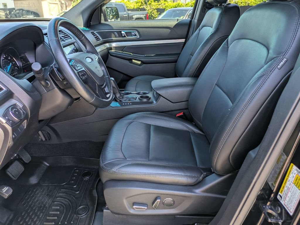 Used 2017 Ford Explorer XLT w/ Equipment Group 202A FWD image 19